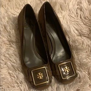 Tory Burch Suede Julian Low Heel Pumps In Brown